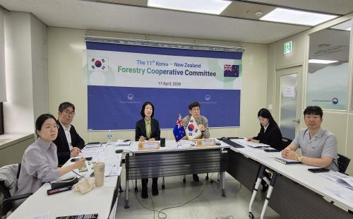 KFS Discusses Wood Use and the Agricultural and Forestry Satellite with New Zeal...