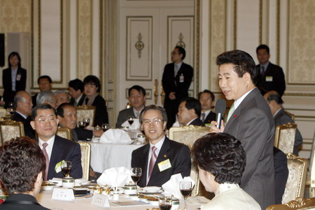 President Roh hosted a State luncheon for foresters