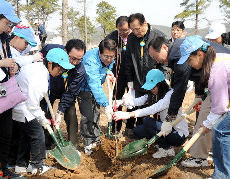 Korea celebrates 65th Arbor Day 이미지1