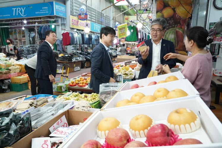 임상섭 산림청장, 추석맞아 전통시장·장애인요양거주시설 방문해 따뜻한 온정 나눠